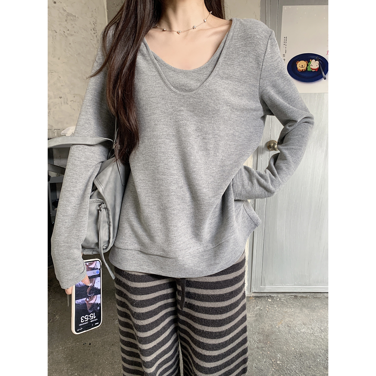 Loose Fit U-Neck T-Shirt 5